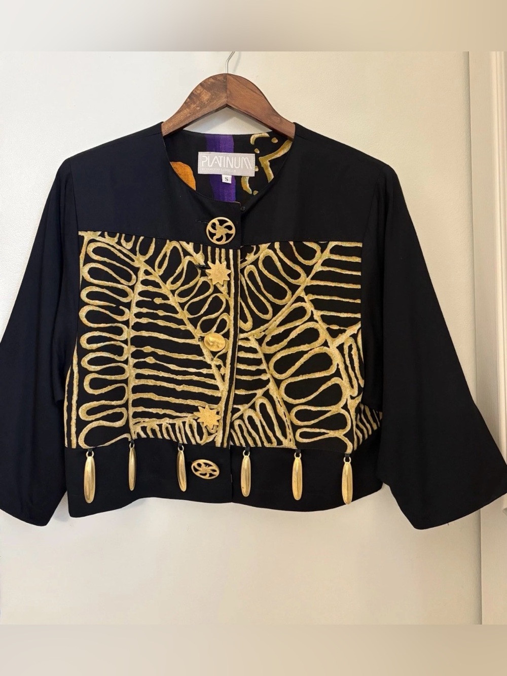 Platinum Dorothy Schoelen
Vintage 90s Rayon Tribal Black Blazer Sz:S USA Made